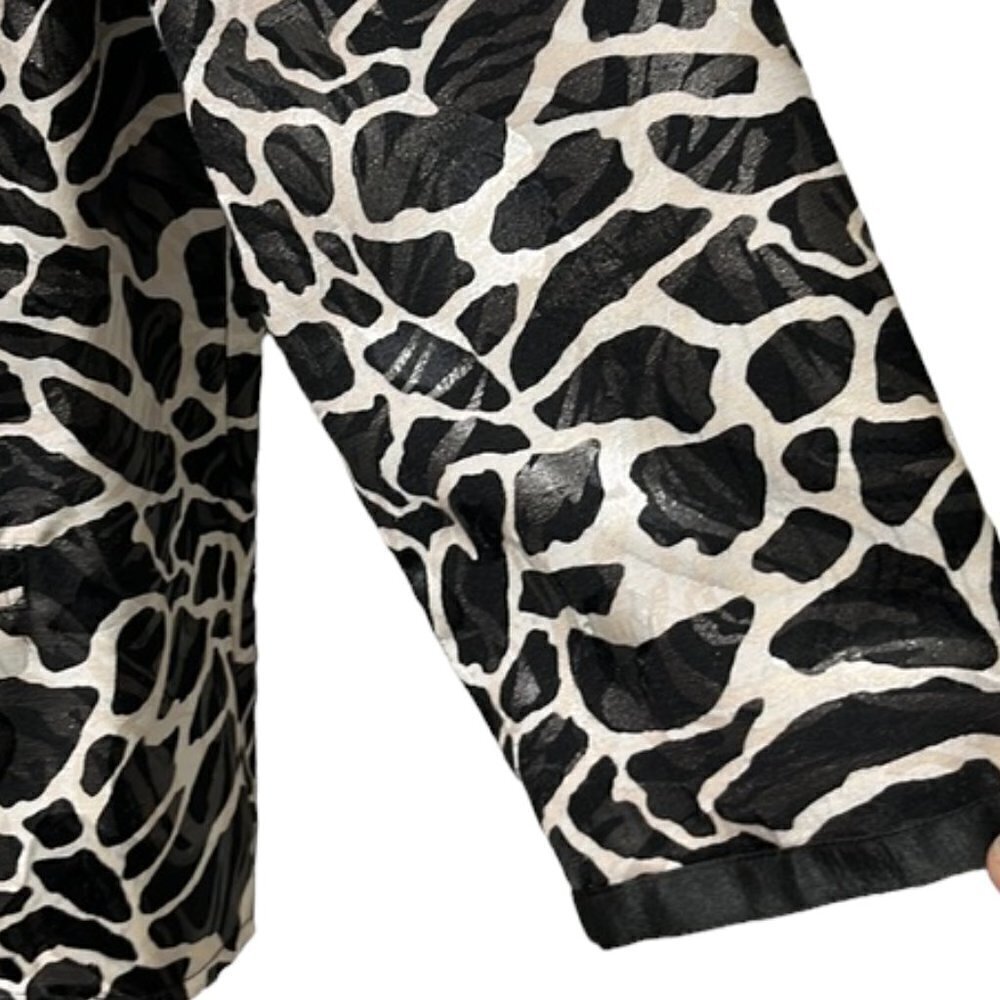 Chico's Women's Shiny Black & White Giraffe Print Cropped Spring Jacket Medium - Picture 4 of 10